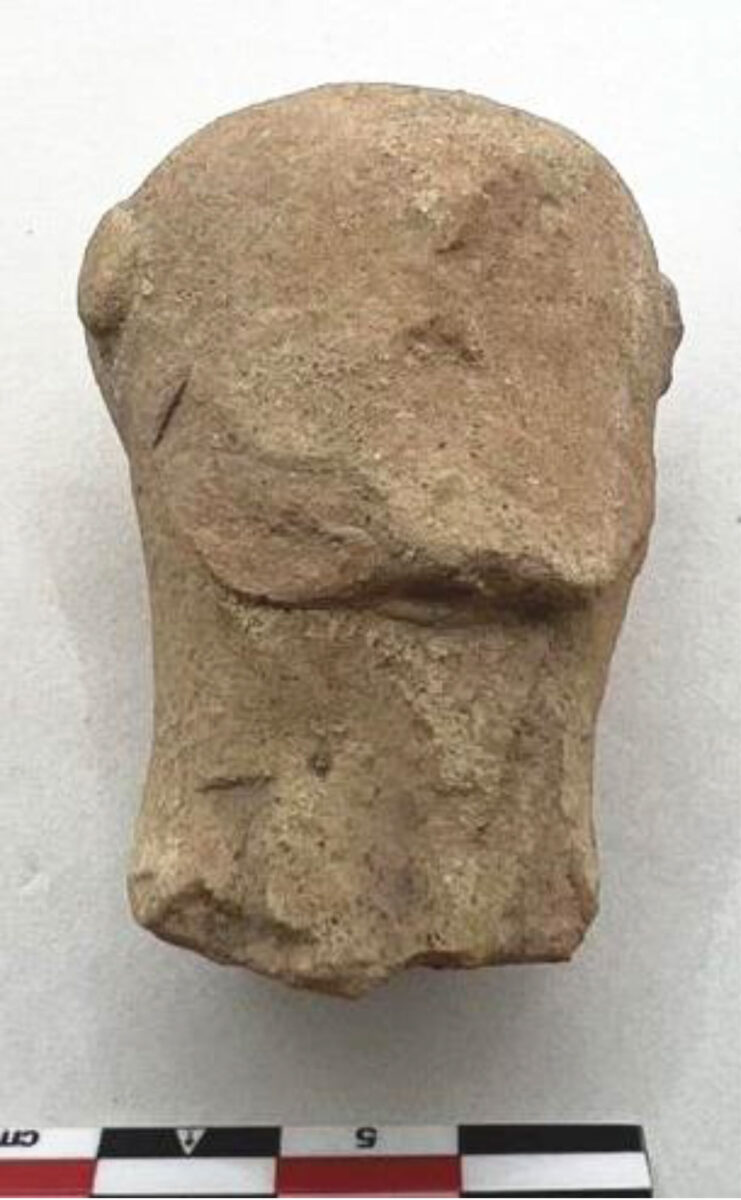 Κεφάλι πήλινου ανθρωπόμορφου ειδωλίου της Κυπρο-Αρχαϊκής περιόδου (πηγή εικόνας: Τμήμα Αρχαιοτήτων Κύπρου).