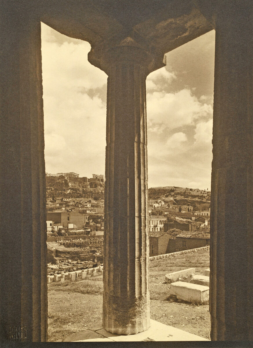 Έλλη Σουγιουλτζόγλου-Σεραΐδάρη (Nelly’s). Τμήμα του περιστυλίου του ναού του Ηφαίστου, 1925-39. © Μουσείο Μπενάκη/Φωτογραφικά Αρχεία.