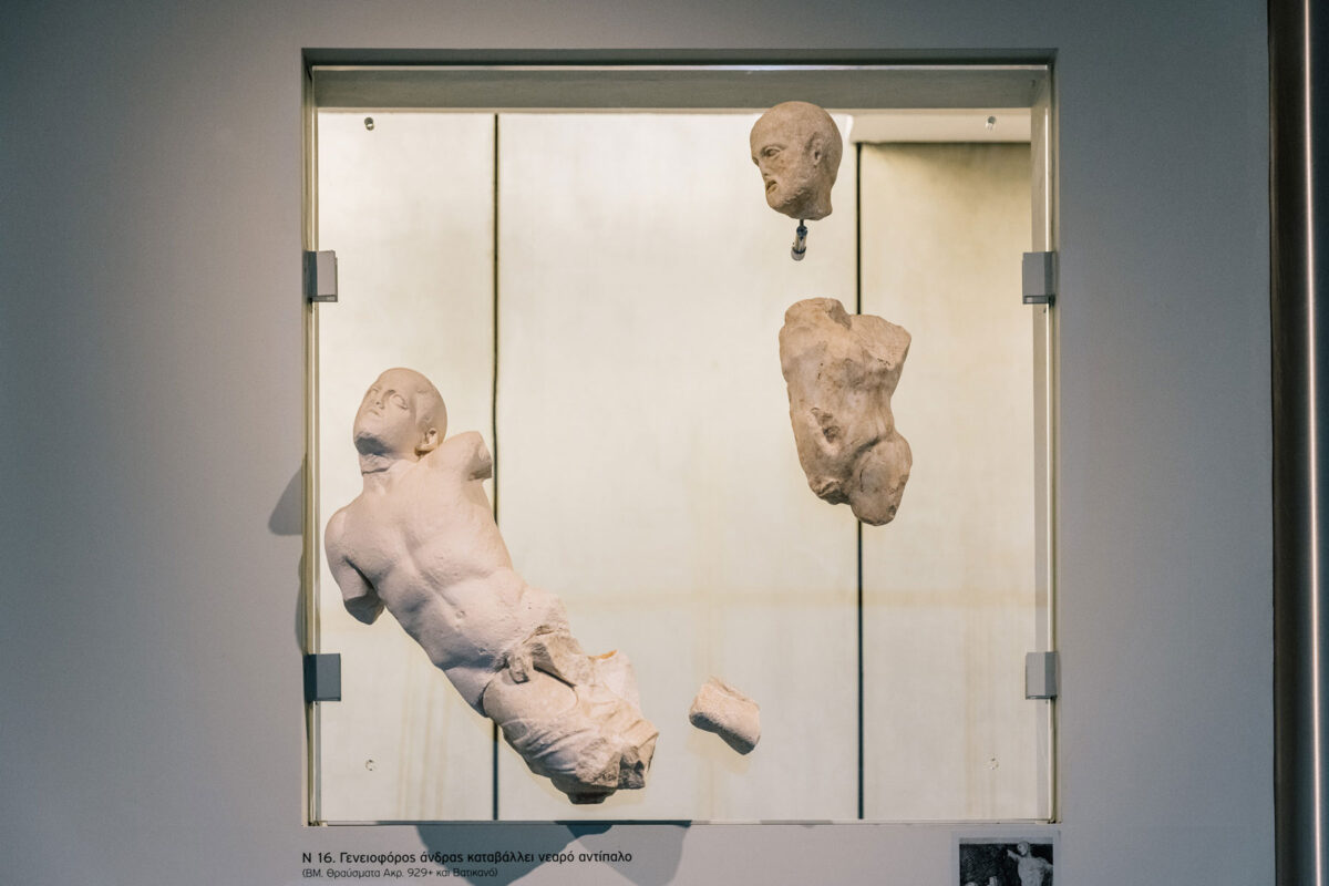 Οριστική επανένωση των παρθενώνειων θραυσμάτων από τα Μουσεία του Βατικανού στο Μουσείο Ακρόπολης (φωτ.: Πάρις Ταβιτιάν / Μουσείο Ακρόπολης).