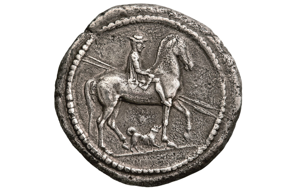 Μακεδόνας κυνηγός. Αργυρό οκτάδραχμο Αλεξάνδρου Α', Μακεδονία, 460-450 π.Χ. Από την έκθεση «Η άλλη όψη του νομίσματος», ενότητα «Στιγμιότυπα ανθρώπινης δραστηριότητας». Πηγή εικόνας: Alpha Bank.