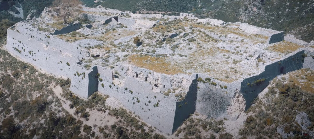 Ο σεισμός του 2020 προκάλεσε εκτεταμένες ζημιές στο Κάστρο Κιάφας (φωτ.: ΥΠΠΟΑ).