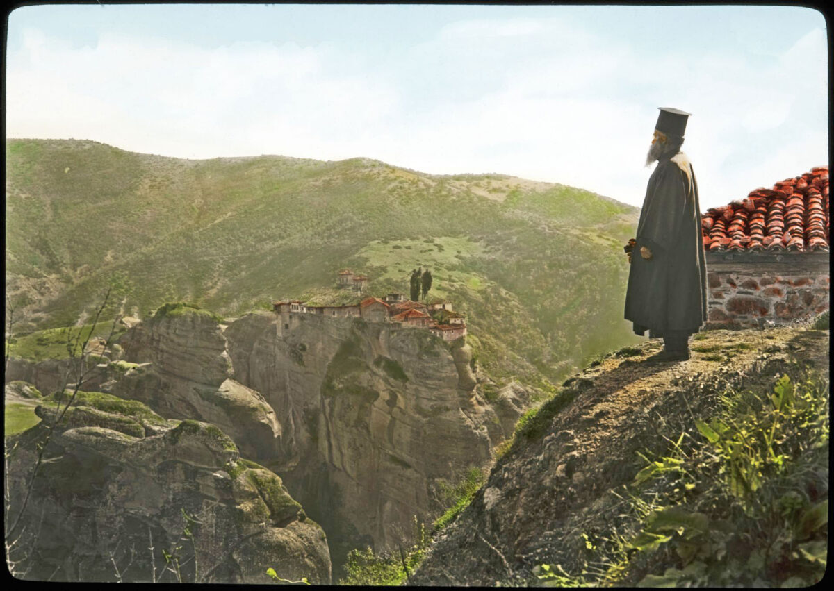 Μοναχός στο Μεγάλο Μετέωρο (φωτ.: ΑΠΕ-ΜΠΕ / Αγιορειτική Εστία).