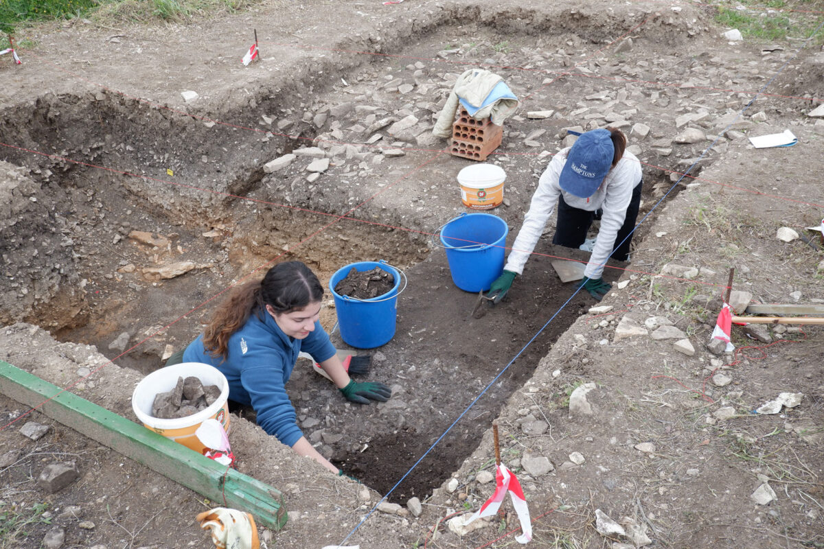 Συνεχίστηκε η ανασκαφή στις τομές που είχαν ξεκινήσει να ανασκάπτονται το 2021, δηλαδή Ι11, J12, F7 και G8. Πηγή εικόνας: Τμήμα Αρχαιοτήτων Κύπρου.