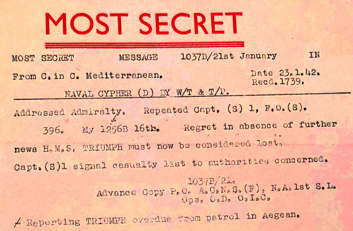 Ναυτικό σήμα με ημερομηνία λήψεως 23/1/1942 και ώρα 17:39, όπου αναφέρεται ότι το υποβρύχιο Triumph πρέπει να θεωρείται απολεσθέν έπειτα από περιπολία στο Αιγαίο. Αρχείο Θωκταρίδη, από έρευνα στα National Archives TNA. Πηγή εικόνας: ΑΠΕ-ΜΠΕ.