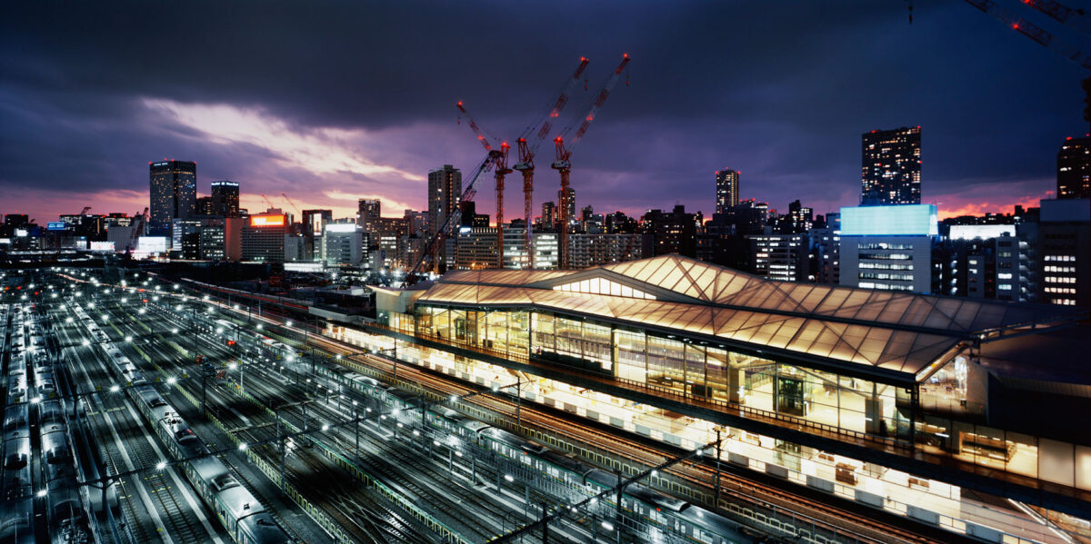 Erieta Attali, «Σιδηροδρομικός σταθμός Takanawa Gateway, Τόκιο, Ιαπωνία» (© Attali).