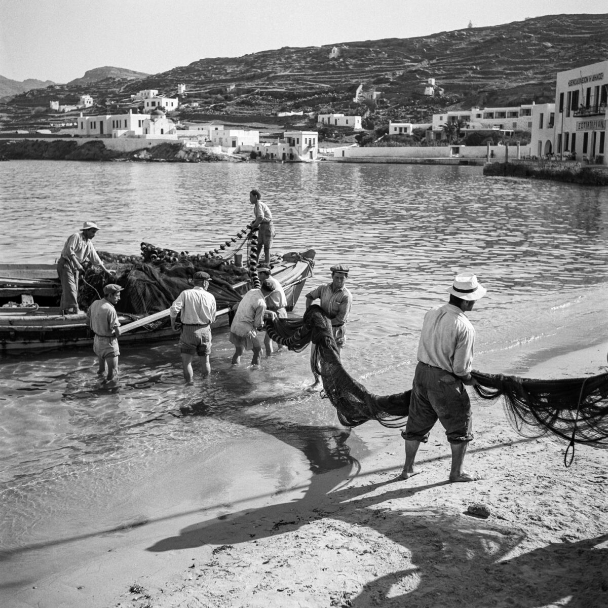 Μύκονος, 1955. Φωτογραφία του Ρόμπερτ Μακέιμπ. Πηγή εικόνας: ΑΠΕ-ΜΠΕ.
