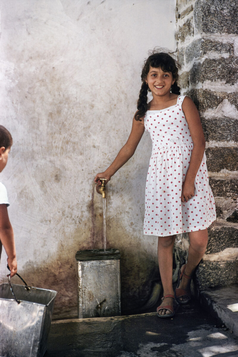 Μύκονος, 1957. Φωτογραφία του Ρόμπερτ Μακέιμπ. Πηγή εικόνας: ΑΠΕ-ΜΠΕ.