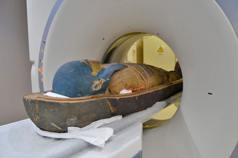 Στον αξονικό τομογράφο τέσσερις μούμιες του ΕΑΜ