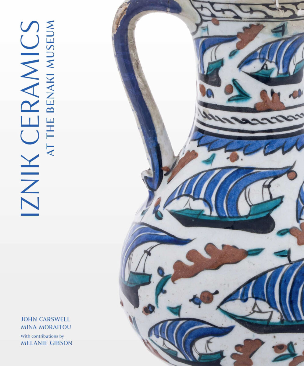 Mina Moraitou / John Carswell / Melanie Gibson (επιμ.), «Iznik Ceramics at the Benaki Museum». Το εξώφυλλο της έκδοσης.