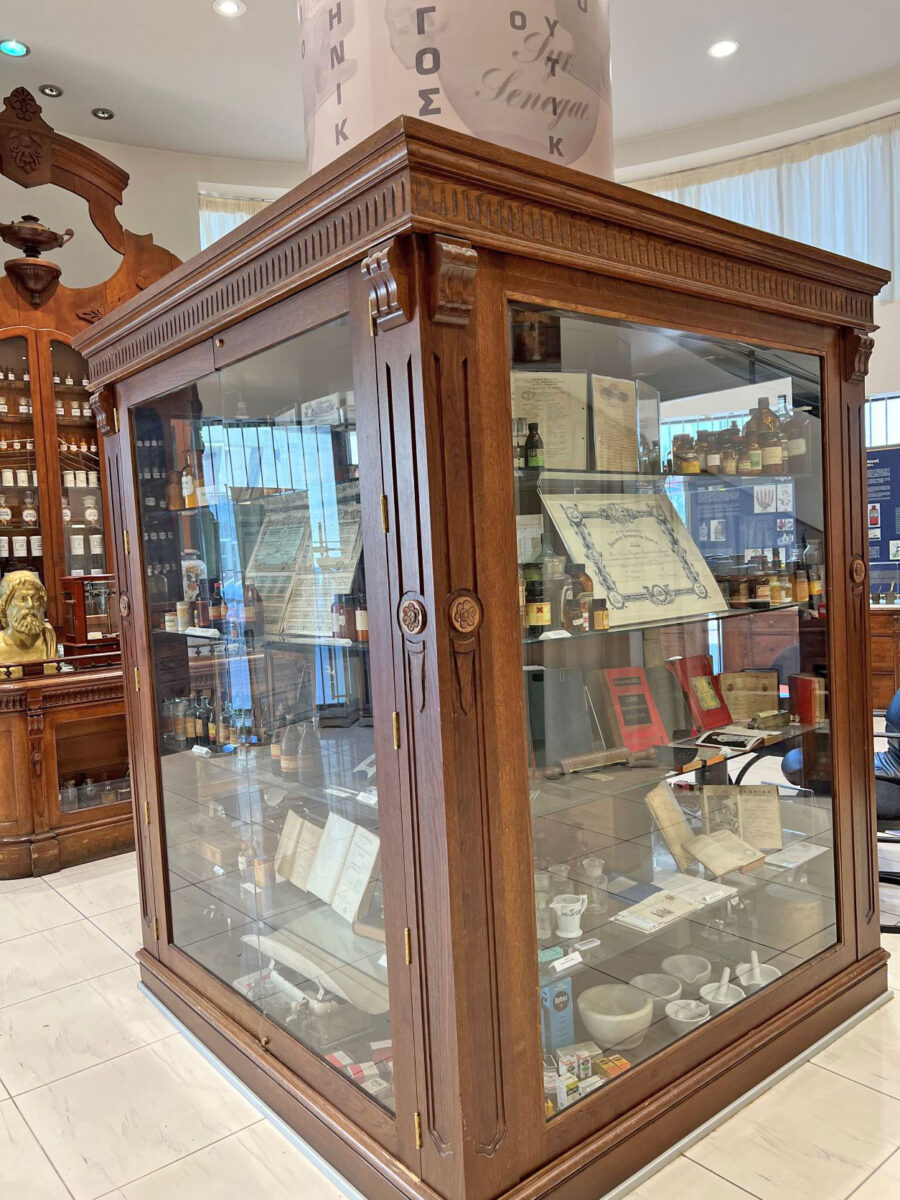 Στο Ελληνικό Φαρμακευτικό Μουσείο (πηγή εικόνας: Φαρμακευτικός Σύλλογος Θεσσαλονίκης).