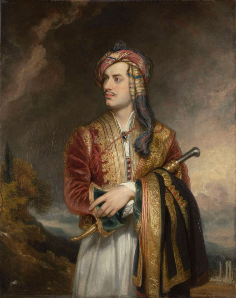 Thomas Phillips (1770-1845), «George Gordon Noel Byron, ο 6ος Βαρώνος Byron (1788-1824), ποιητής»,
1813, ελαιογραφία σε καμβά. Δάνειο από τη Βρετανική Κυβερνητική Συλλογή (1976). Παρουσιάζεται στο Μουσείο Μπενάκη Ελληνικού Πολιτισμού.