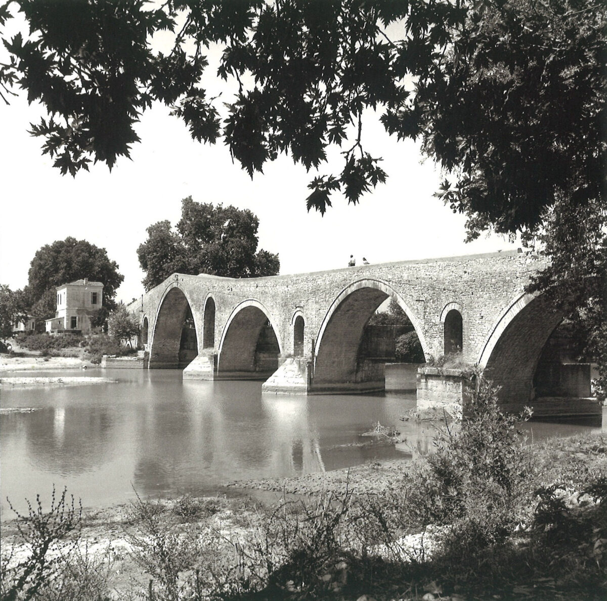 Εικ. 3. Robert A. McCabe, Το γεφύρι της Άρτας, 1961.