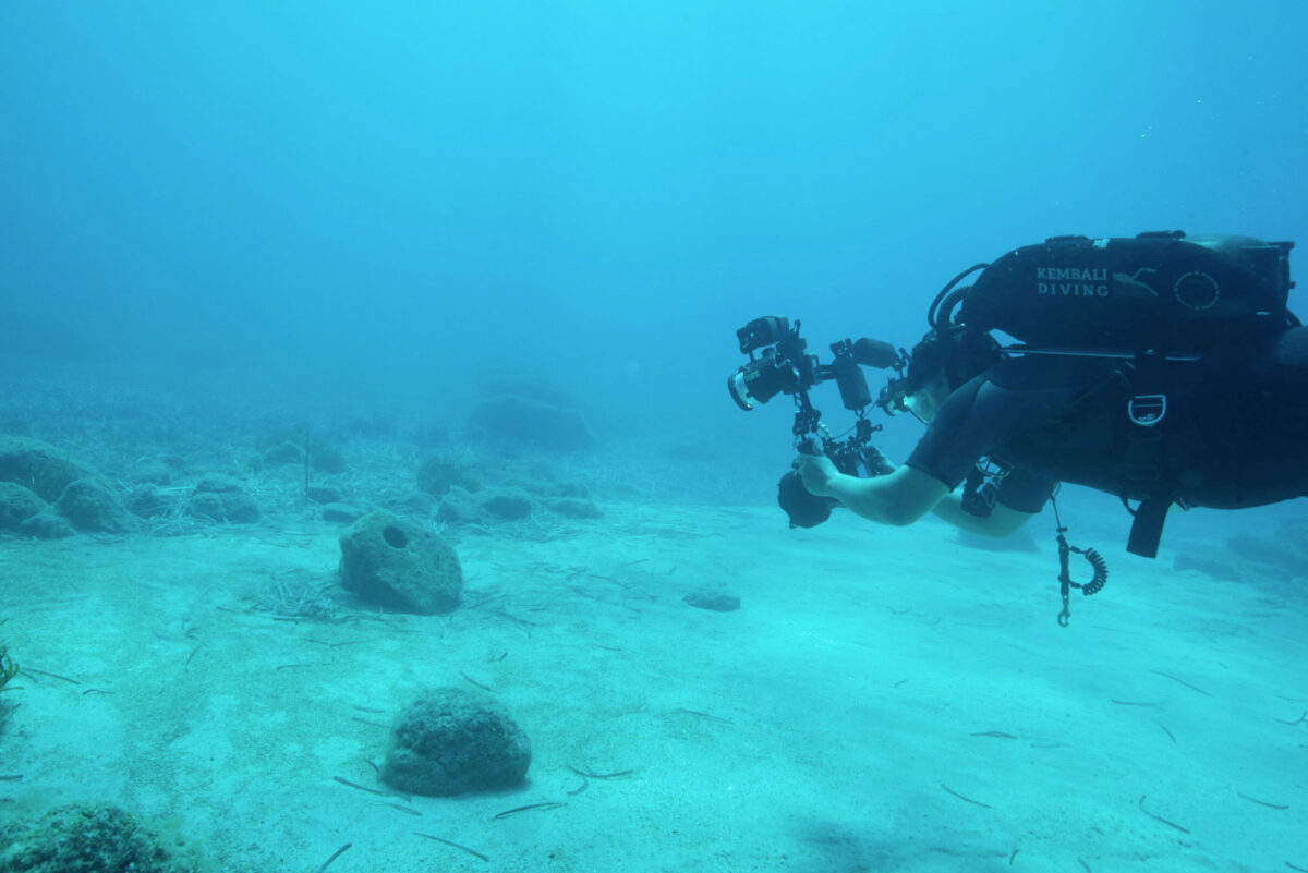 Διαδικασία φωτογράφισης μιας λίθινης άγκυρας (φωτ.: Carmen Obied).