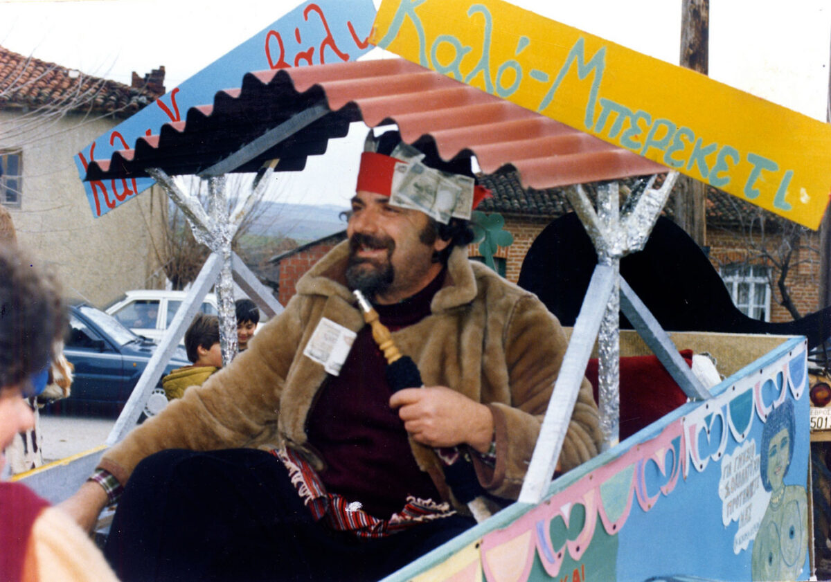 Ο Μπέης στο Πρωτοκκλήσι (1991). Πηγή εικόνας: ΥΠΠΟ.