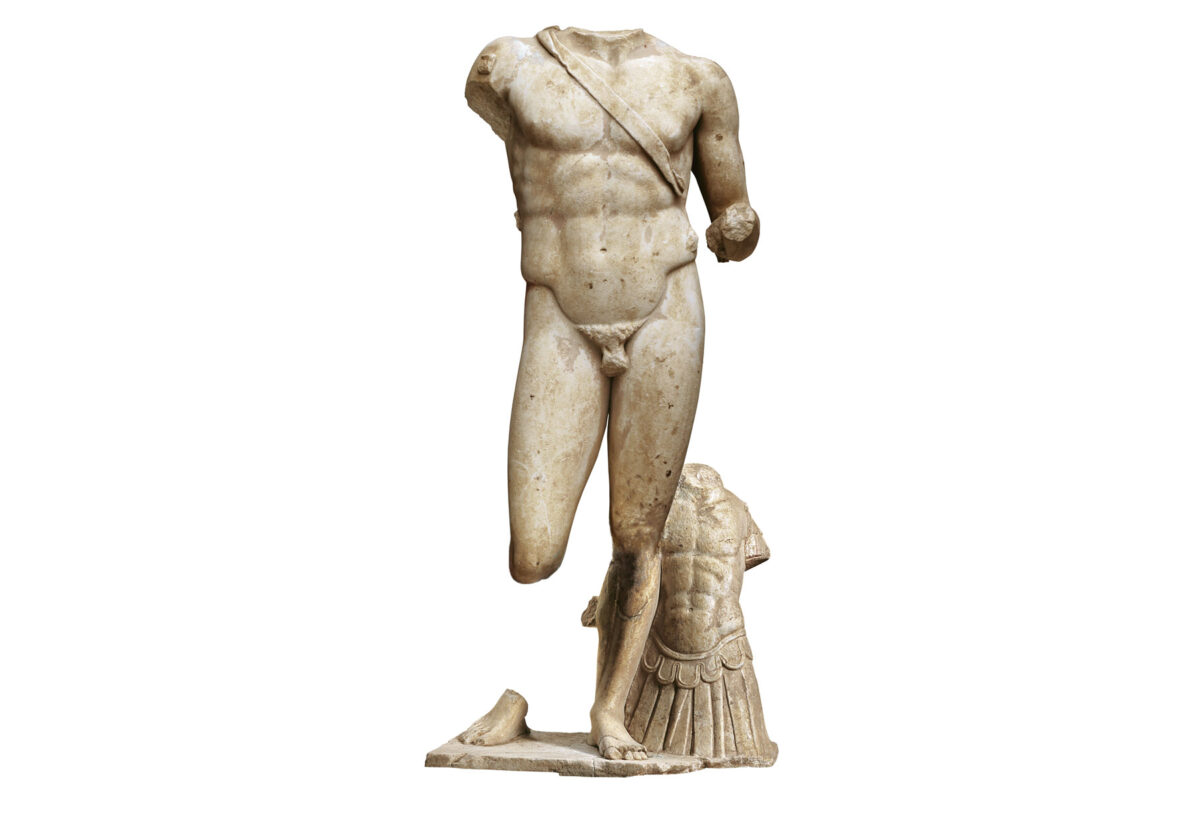 Μαρμάρινος ανδριάντας του αυτοκράτορα Αδριανού. Πηγή εικόνας: Αρχείο της ΕΦΑ Βοιωτίας.