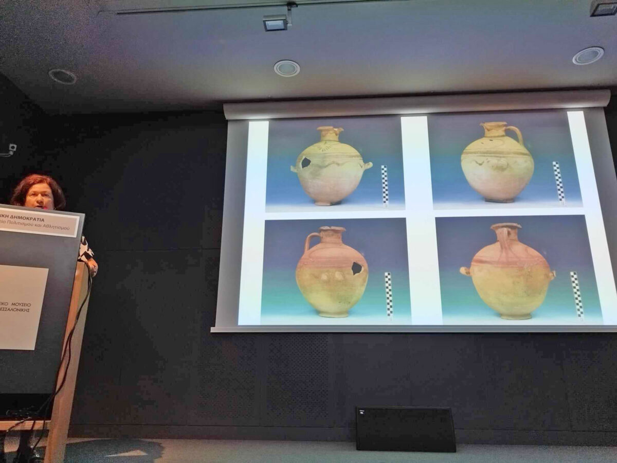 Η υδρία που άντεξε για αιώνες κάτω από το επίπεδο της γης κάπου στη Χαλκιδική και ήρθε στο φως το 2007 σχεδόν ακέραιη. Πηγή εικόνας: ΑΠΕ-ΜΠΕ.