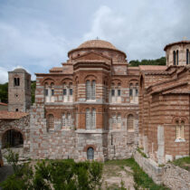 Αυτοψία της Λ. Μενδώνη στη Μονή Οσίου Λουκά