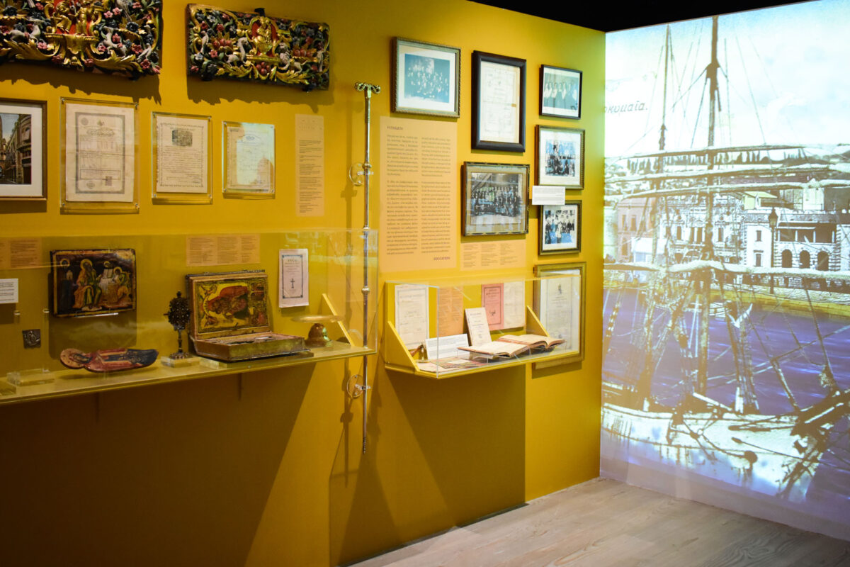 Άποψη της έκθεσης «Από τη Μικρά Ασία στην Κύπρο: Λάμψη – Καταστροφή – Ξεριζωμός – Δημιουργία» στη Λεβέντειο Πινακοθήκη.