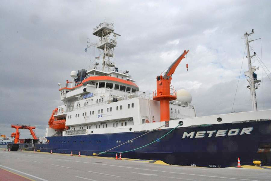 Η ερευνητική αποστολή θα πραγματοποιηθεί με το γερμανικό ερευνητικό σκάφος METEOR στο Αιγαίο και το Ιόνιο Πέλαγος και με τη συνεργασία του Ελληνικού Κέντρου Θαλασσίων Ερευνών.