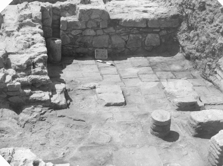 Αρχαιολογικά κατάλοιπα με εξέχουσα θέση στον αρχαιολογικό περίπατο του Μολύβου. Υπόγειος χώρος και υπόκαυστα στο οικόπεδο Χρ. Δελήβεη. Πηγή εικόνας: ΥΠΠΟ.