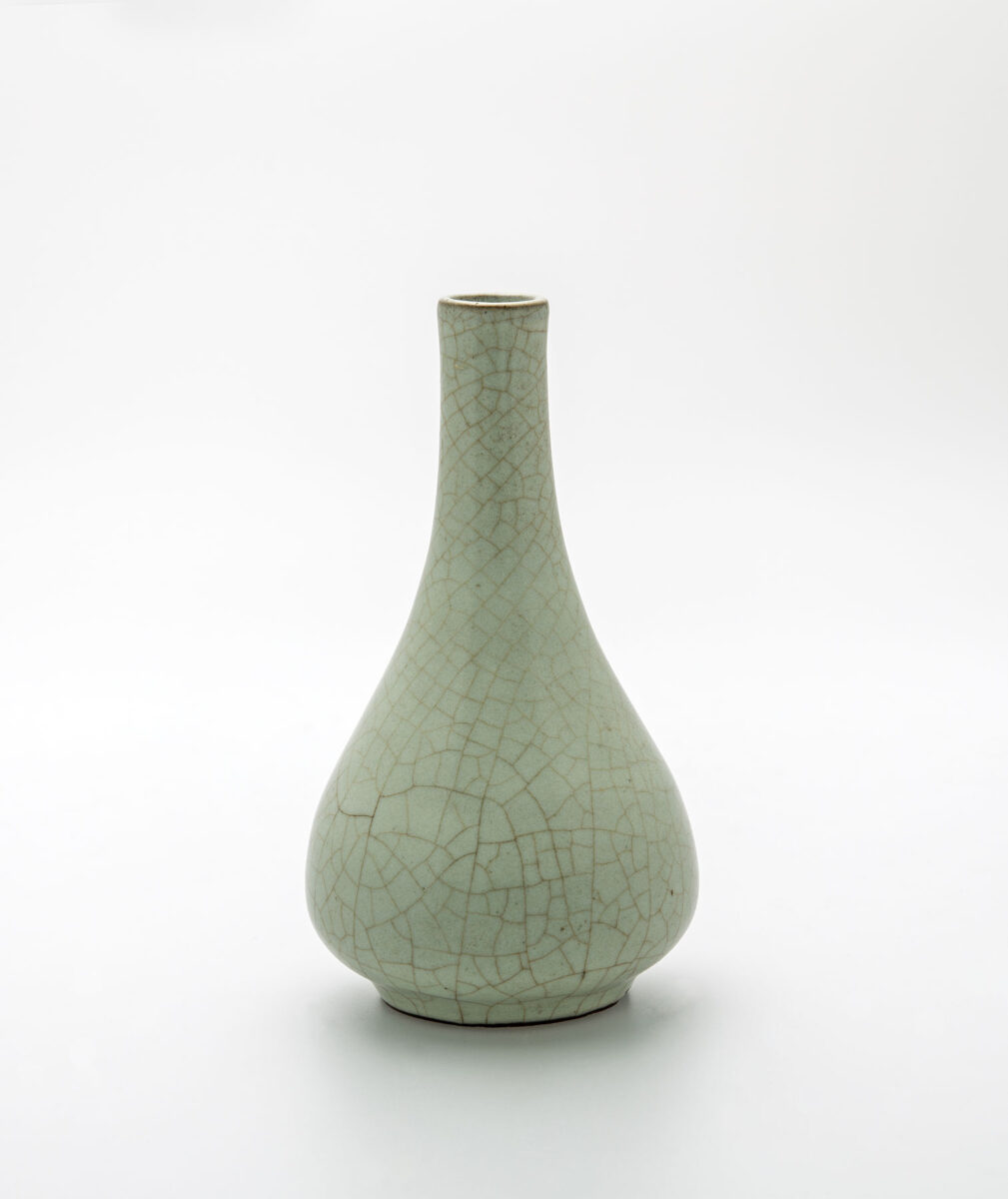 Αγγείο, εφυαλωμένη λιθοκέραμος, Χαντζόου, Σονγκ του Νότου (1127-1279 μ.Χ.), ύψος 15 εκ. Μουσείο Μπενάκη 2317, δωρεά Γεώργιου Ευμορφόπουλου.