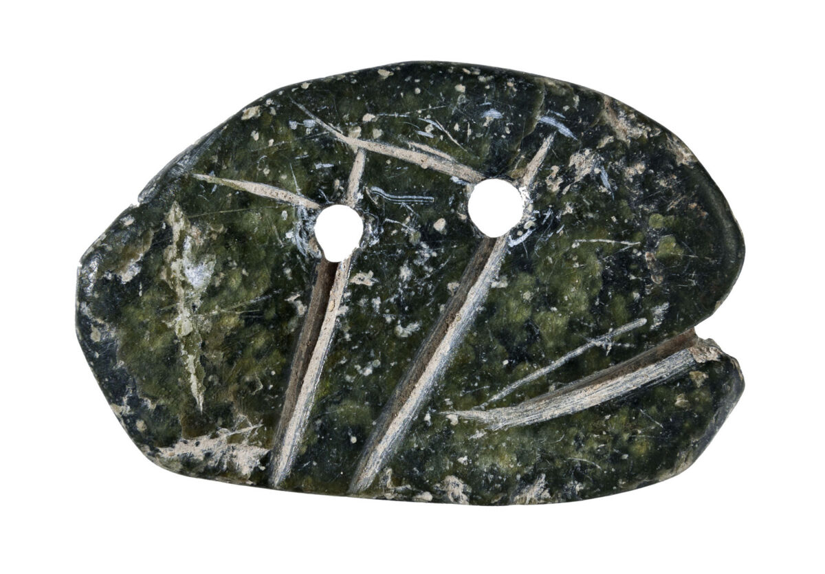 Η έκθεση «Οι Έλληνες: Από τον Αγαμέμνονα στον Μέγα Αλέξανδρο» περιέχει περισσότερα από 170 εκθέματα, τεχνουργήματα της αρχαίας ελληνικής γλυπτικής, ζωγραφικής και κοσμηματοτεχνίας, που προέρχονται από 14 ελληνικά μουσεία και συλλογές. Πηγή εικόνας: ΥΠΠΟ.