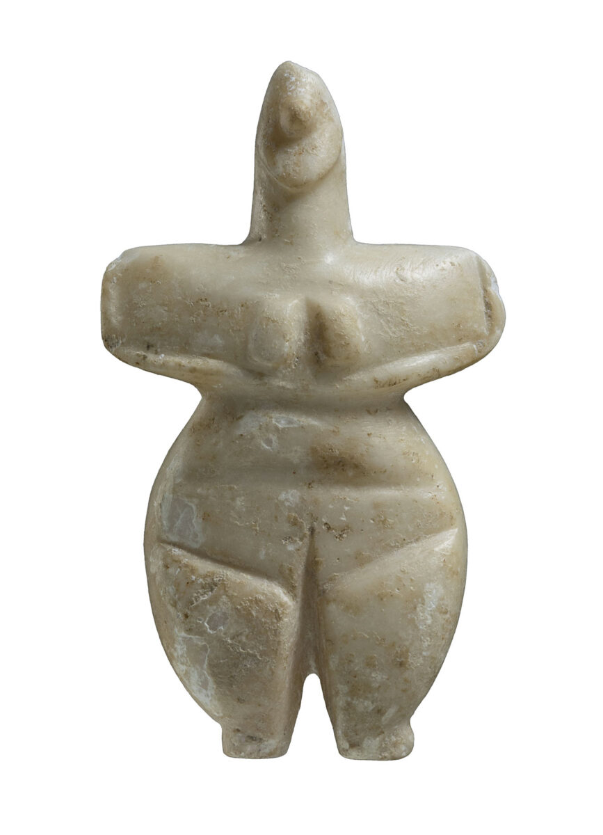 Η έκθεση «Οι Έλληνες: Από τον Αγαμέμνονα στον Μέγα Αλέξανδρο» περιέχει περισσότερα από 170 εκθέματα, τεχνουργήματα της αρχαίας ελληνικής γλυπτικής, ζωγραφικής και κοσμηματοτεχνίας, που προέρχονται από 14 ελληνικά μουσεία και συλλογές. Πηγή εικόνας: ΥΠΠΟ.