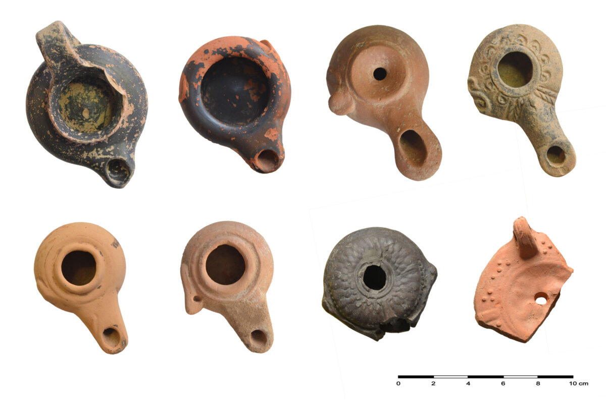 Εικ. 10. Πήλινοι λύχνοι κλασικών, ελληνιστικών και ρωμαϊκών χρόνων. Ψηφιακή επεξεργασία εικόνας: Εύα Κολοφωτιά.