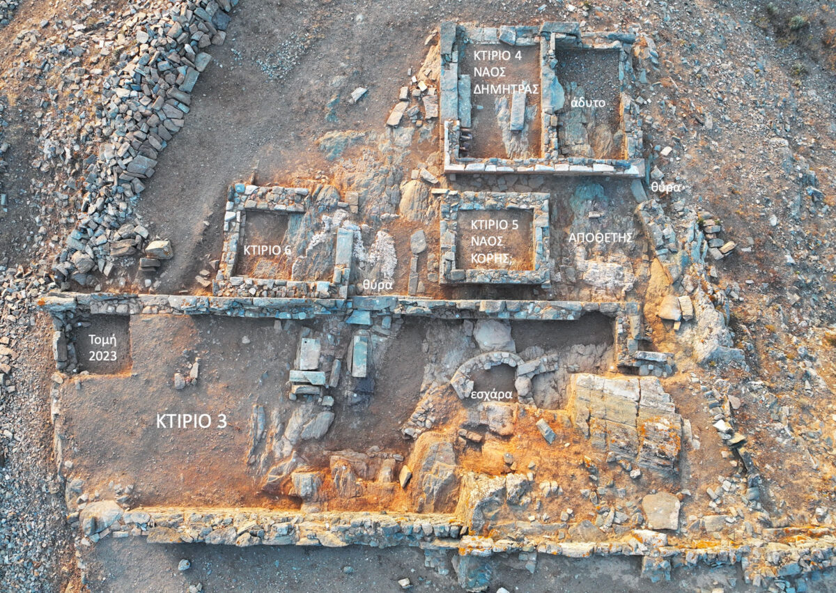 Εικ. 4. Αεροφωτογραφία του ιερού της Δήμητρας και Κόρης (φωτ.: Α. Μαζαράκης Αινιάν).