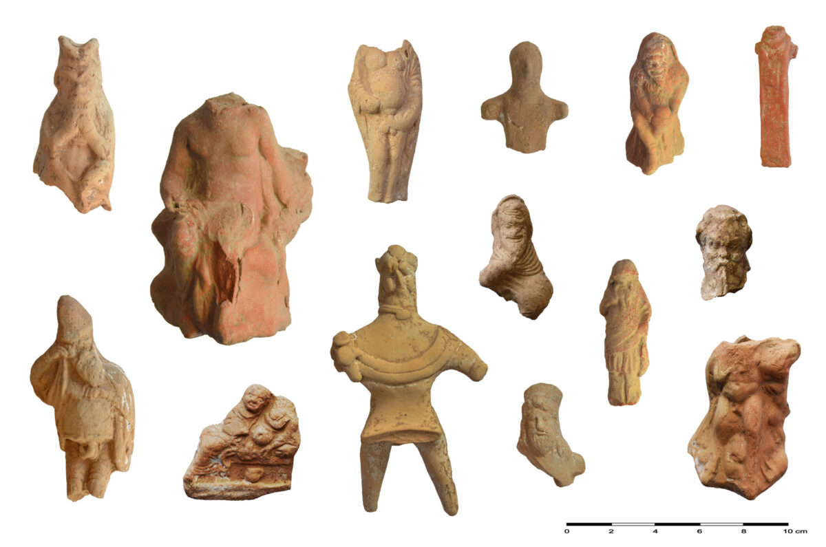 Εικ. 7. Διάφορα ειδώλια ανδρικών μορφών. Ψηφιακή επεξεργασία εικόνας: Εύα Κολοφωτιά.