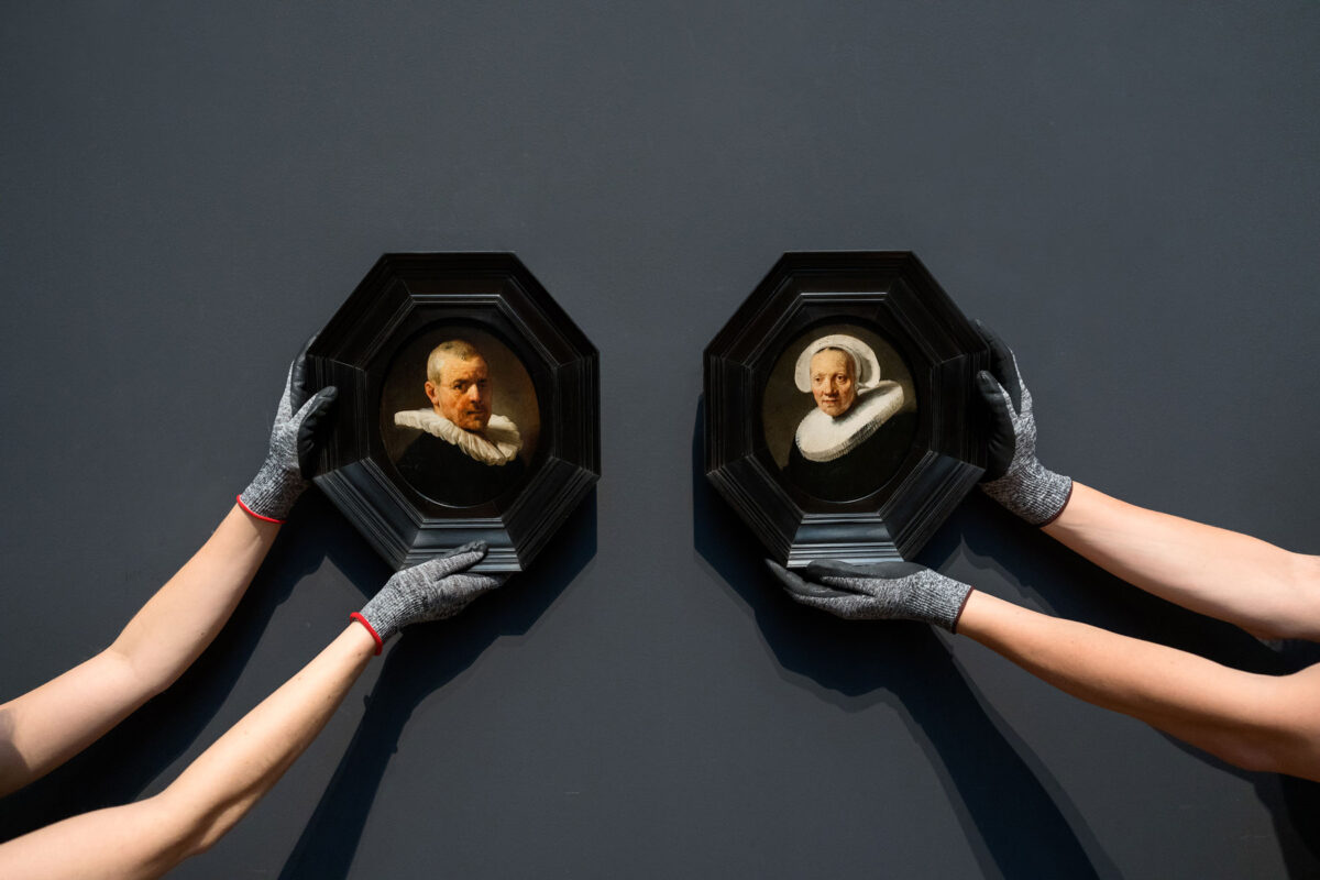 Πορτρέτα του Jan Willemsz van der Pluym και της συζύγου του Jaapgen Caerlsdr, έργο του Ρέμπραντ. Έχουν δοθεί με μακροχρόνιο δανεισμό στο Rijksmuseum από την  οικογένεια του Χένρι M. Χόλτερμαν. Φωτ.: Rijksmuseum/Olivier Middendorp.