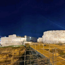 Ο αρχαιολογικός χώρος της Ηετιώνειας Πύλης «φωτίζει» τον Πειραιά