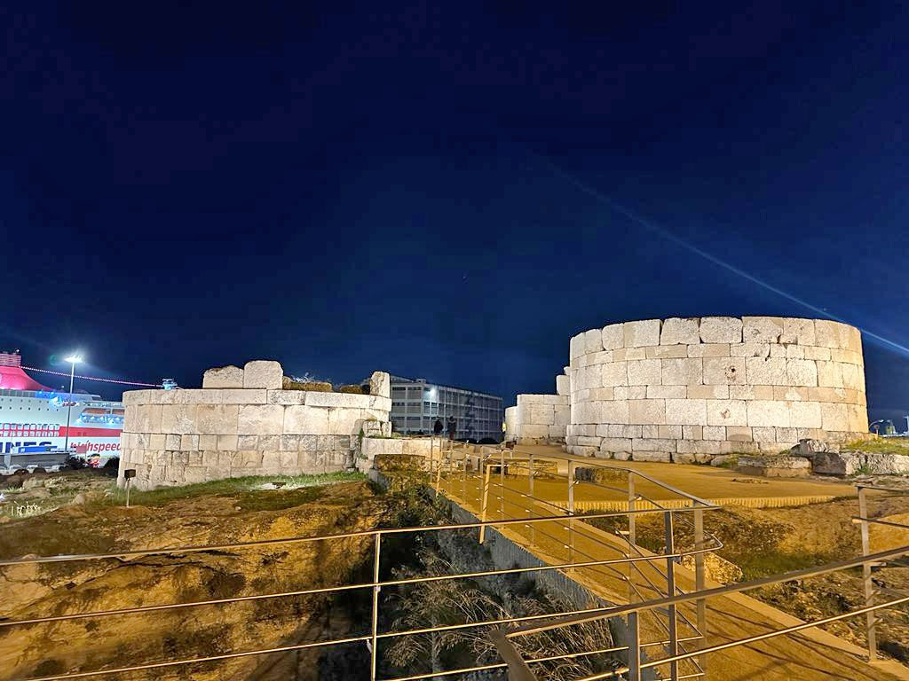 Ο αρχαιολογικός χώρος της Ηετιώνειας Πύλης «φωτίζει» τον Πειραιά