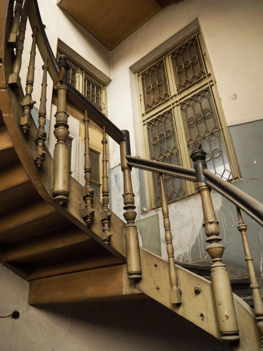 Άποψη της ξύλινης κλίμακας πριν από την πυρκαγιά. Πηγή εικόνας: ΥΠΠΟ.