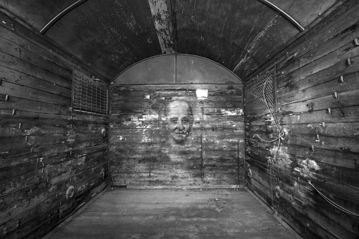 Από την έκθεση της Ρενέ Ρεβάχ «Tehom» που παρουσιάζεται στο Μουσείο Μπενάκη / Πειραιώς 138. Πηγή εικόνας: Μουσείο Μπενάκη.