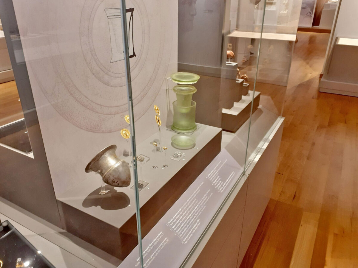 Άποψη της μόνιμης έκθεσης στο Ξενοκράτειον Αρχαιολογικό Μουσείο. Πηγή εικόνας: Αρχαιολογικό Μουσείο Θεσσαλονίκης.