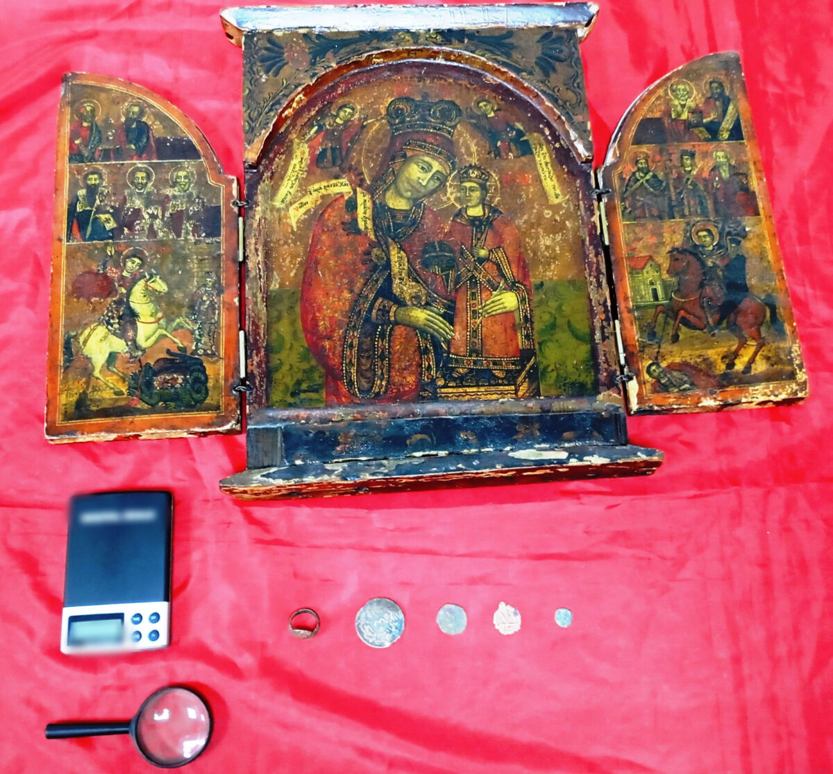 Δαχτυλίδι με διάκοσμο βυζαντινής εποχής και αγιογραφία έκρυβε 35χρονος