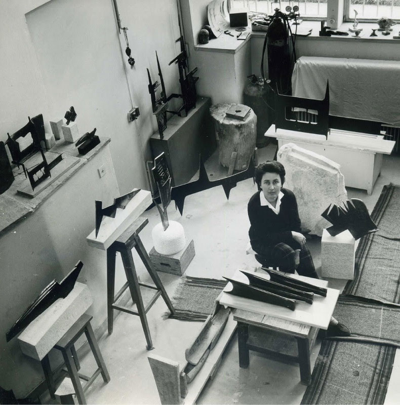 Άλεξ Μυλωνά – Διά χειρός