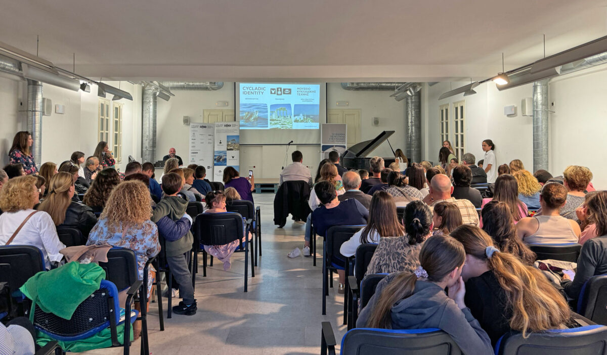 Κατά τη διάρκεια της εκδήλωσης. © Μουσείο Κυκλαδικής Τέχνης.