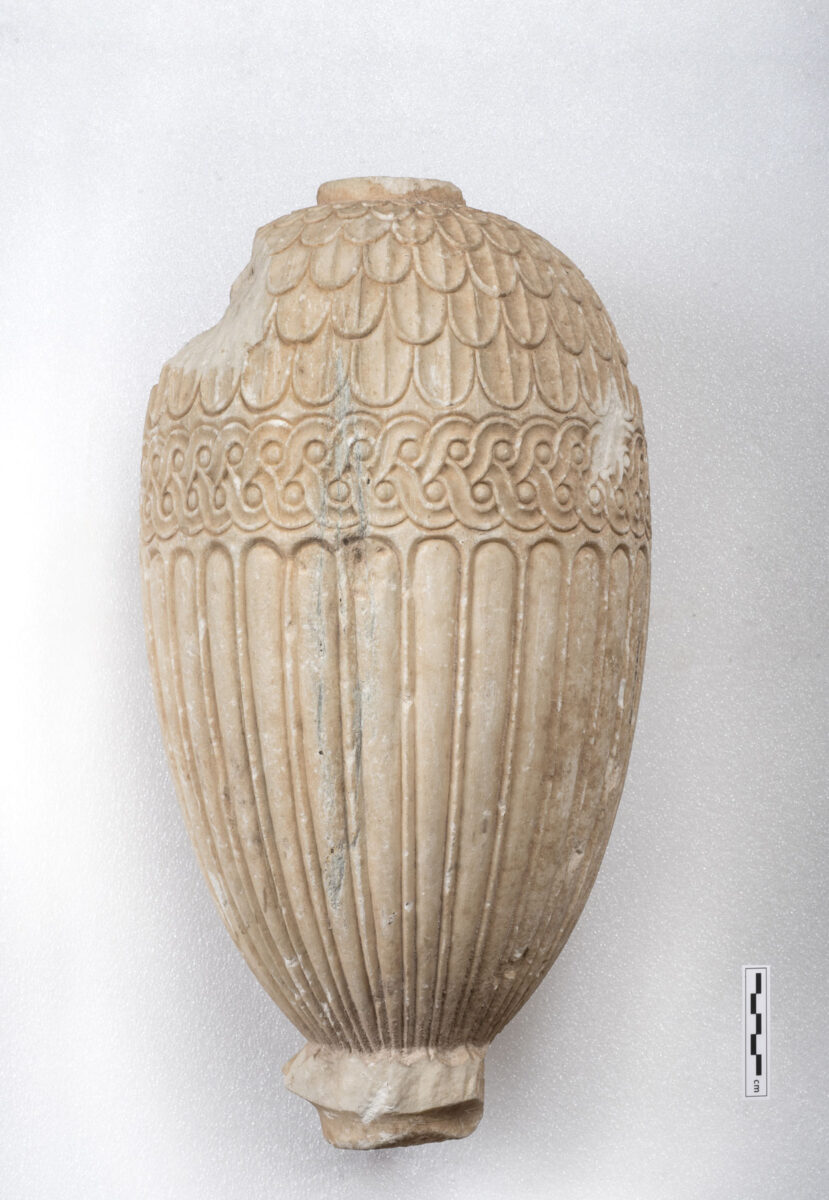 Μαρμάρινη επιτύμβια λουτροφόρος, 4ος αι. π.Χ. Πηγή εικόνας: ΥΠΠΟ.