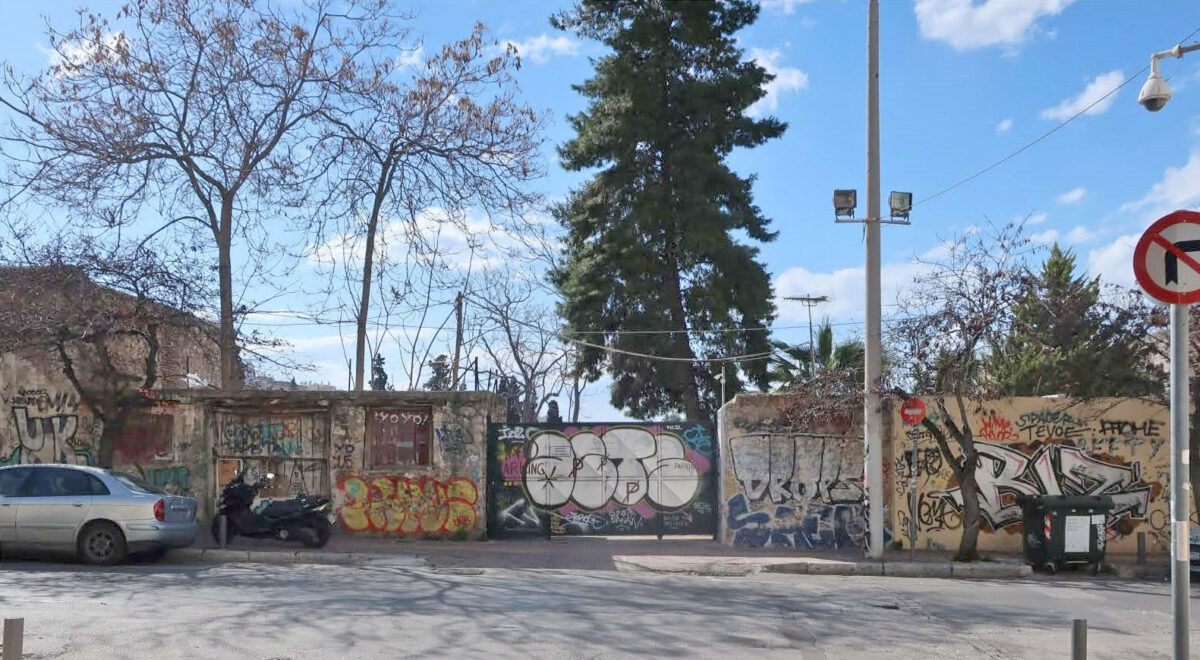 Κεραμεικός: Θέση εξόδου Κεραμεικού έναντι οδού Διπύλου (σημερινή κατάσταση). Πηγή εικόνας: ΥΠΠΟ.