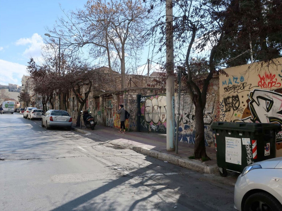 Θέση εξόδου Κεραμεικού στην οδό Αγίων Ασωμάτων (σημερινή κατάσταση). Πηγή εικόνας: ΥΠΠΟ.