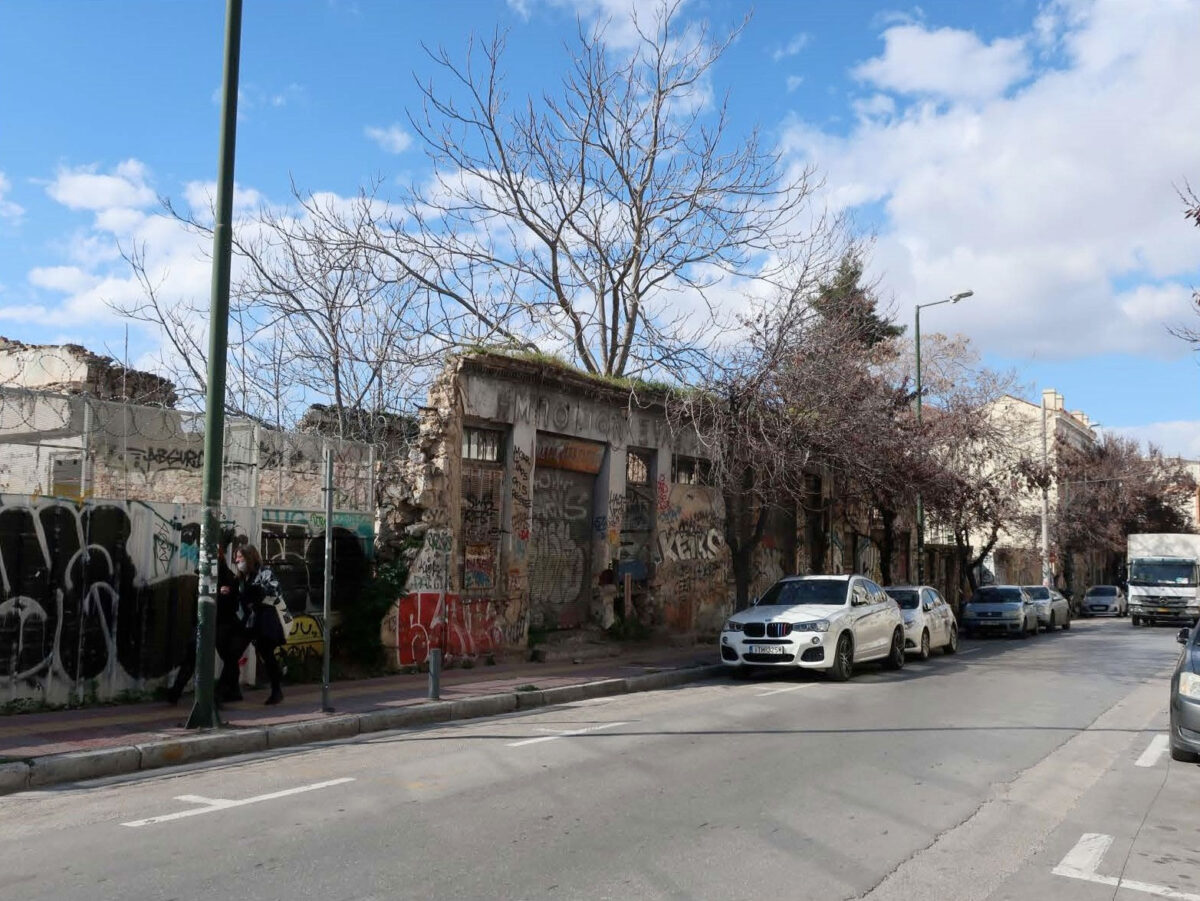 Η θέση εξόδου Κεραμεικού σήμερα. Εικόνα εγκατάλειψης. Πηγή εικόνας: ΥΠΠΟ.