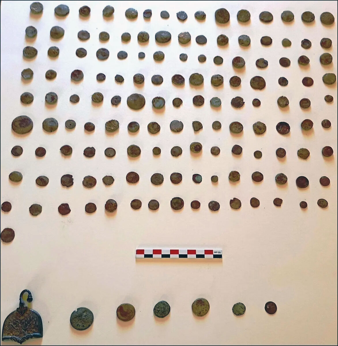 Αρχαιότητες που εντοπίστηκαν σε οικίες στην Ημαθία. Πηγή εικόνας: Ελληνική Αστυνομία.