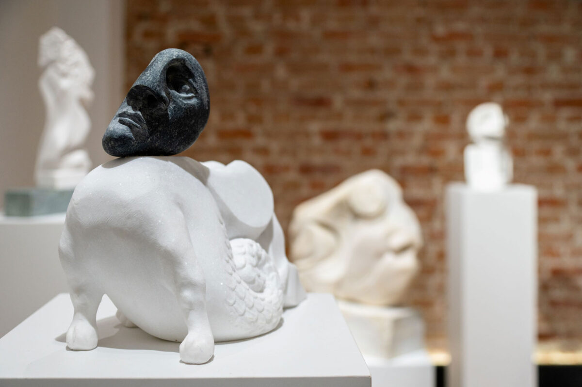 Σύγχρονη έκθεση μαρμαρογλυπτικής στο ιστορικό κέντρο της Δράμας