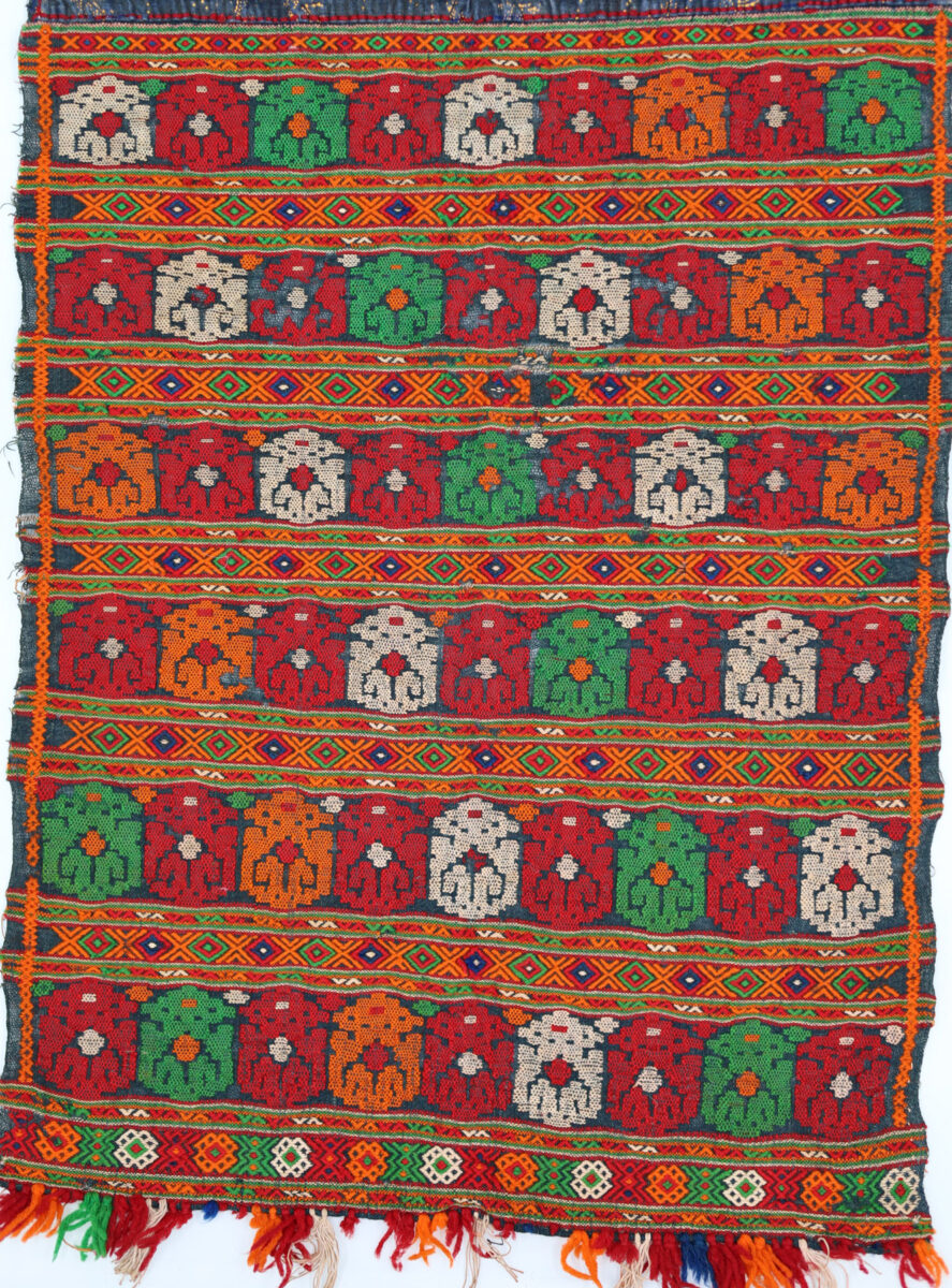 «Ό,τι κρύβει η καρδιά της το μαρτυράει η ποδιά της»