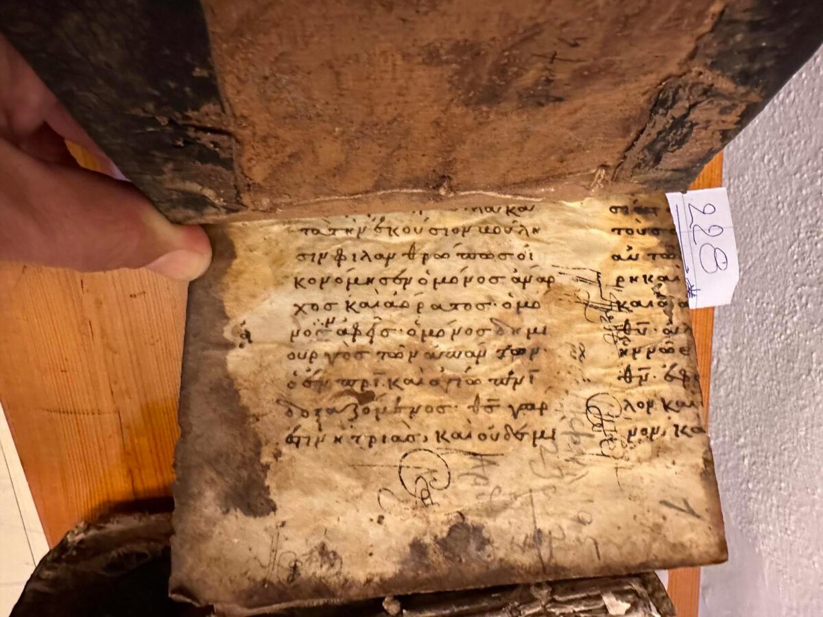 Σημαντικά στοιχεία σε βυζαντινά χειρόγραφα της μονής Λειμώνος Λέσβου