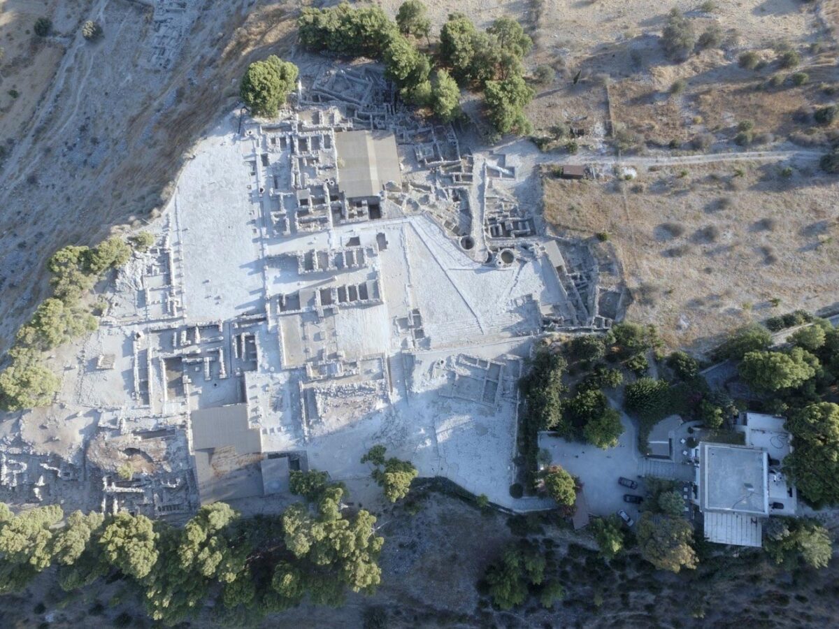 ΥΠΠΟ: Θωράκιση του αρχαιολογικού χώρου της Φαιστού από κεραυνούς και πυρκαγιές