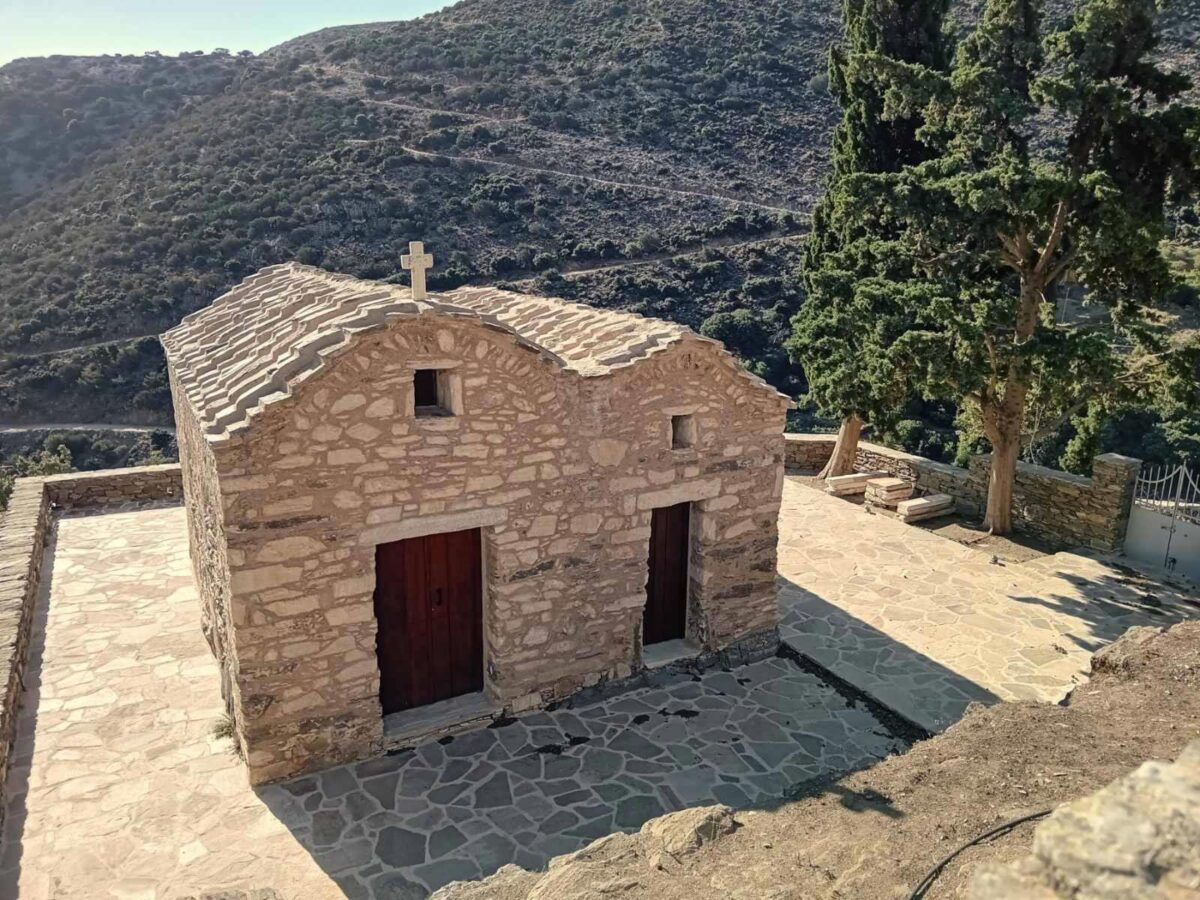 Ναός Αγίου Ιωάννη Θεολόγου, στον Δανακό Νάξου. Άποψη του εξωτερικού του ναού μετά τις εργασίες αποκατάστασης. Πηγή εικόνας: Εφορεία Αρχαιοτήτων Κυκλάδων.