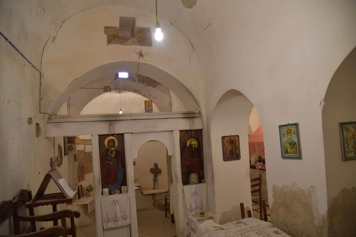 Ναός Αγίου Ιωάννη Θεολόγου, στον Δανακό Νάξου. Άποψη του εσωτερικού του ναού πριν από τις εργασίες αποκατάστασης. Πηγή εικόνας: Εφορεία Αρχαιοτήτων Κυκλάδων.